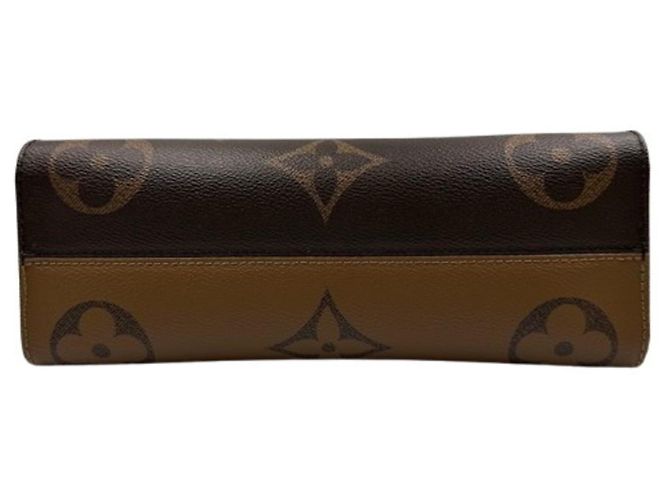 Bolso Louis Vuitton OnTheGo EW Monogram Castaño - vista 5