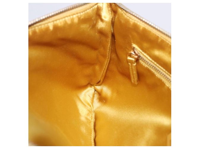 Borsa a tracolla con catena PRADA in camoscio Giallo Oro Auth 202450 D'oro - vista 22