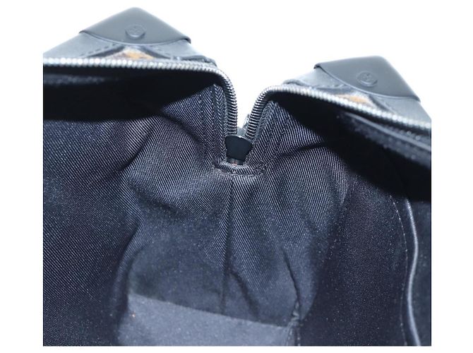 LOUIS VUITTON Solar Powered Ray Soft Trunk Shoulder Bag M44427 LV Auth 203303M Monogramma - vista 24