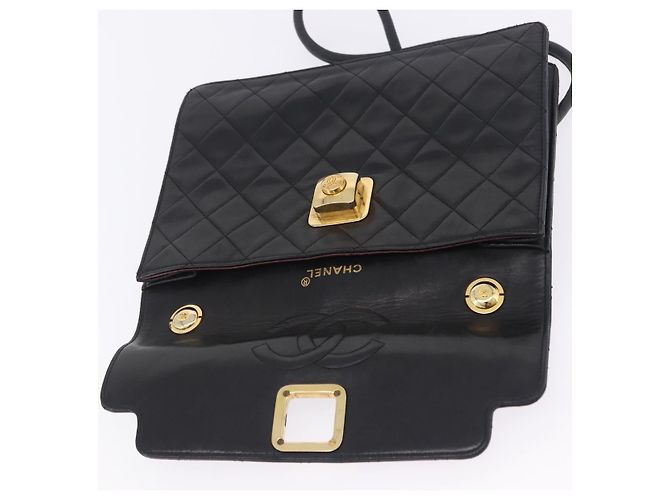 Borsa a tracolla CHANEL Matelasse in pelle d'agnello nera con CC dorato Auth 203208 Nero D'oro - vista 16