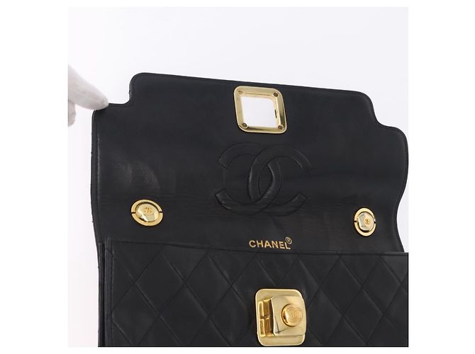 Borsa a tracolla CHANEL Matelasse in pelle d'agnello nera con CC dorato Auth 203208 Nero D'oro - vista 17