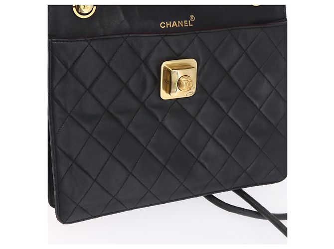 Borsa a tracolla CHANEL Matelasse in pelle d'agnello nera con CC dorato Auth 203208 Nero D'oro - vista 18