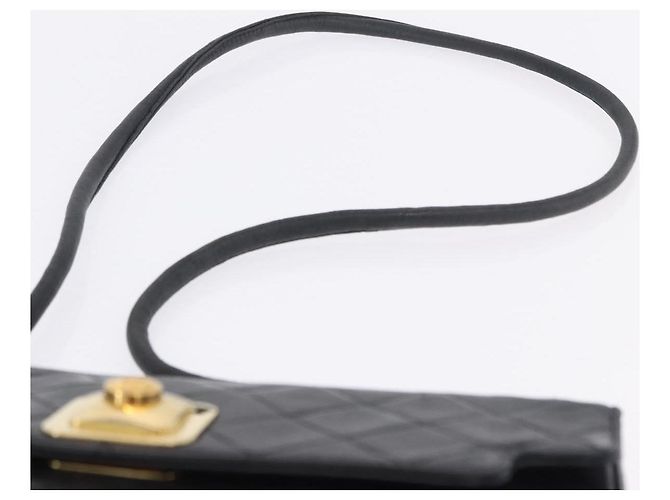 Borsa a tracolla CHANEL Matelasse in pelle d'agnello nera con CC dorato Auth 203208 Nero D'oro - vista 8
