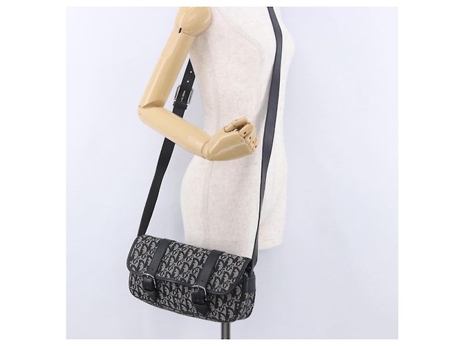 Bolsa de Ombro Christian Dior Trotter Canvas Preta Prata Auth ka6139V Preto - vista 29