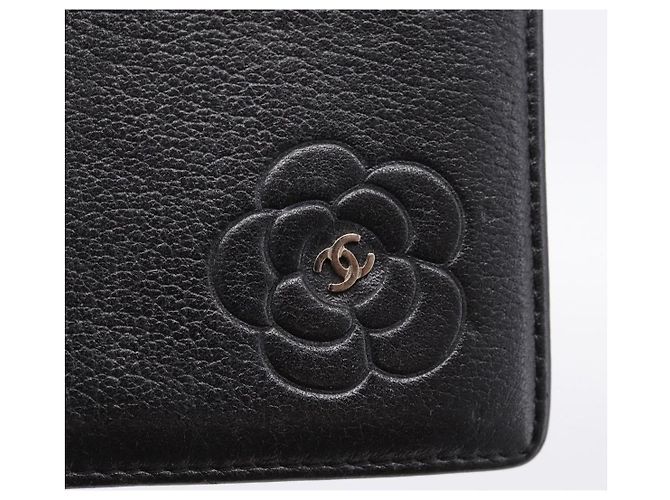 CHANEL Tarjetero Camelia en piel de becerro negro CC Auth 203316A - vista 12