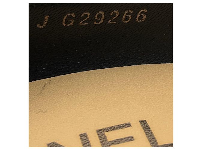 Décolleté Chanel Black 2014 Classic Quilted Matelasse Leather Cap Toe CC Logo Nero - vista 8