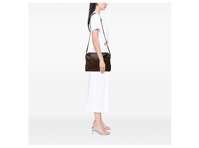 Bolsa Messenger Louis Vuitton Monogram Macassar Torres Castanha Marrom - vista 6