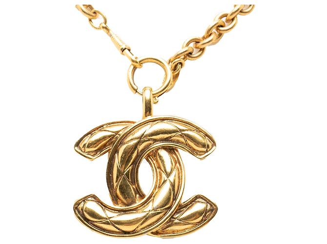 Colar com pingente acolchoado Chanel CC banhado a ouro Dourado - vista 2