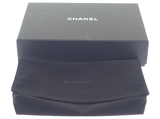 Borsa a tracolla Chanel Classic Caviar Wallet On Chain Bianca Bianco - vista 13
