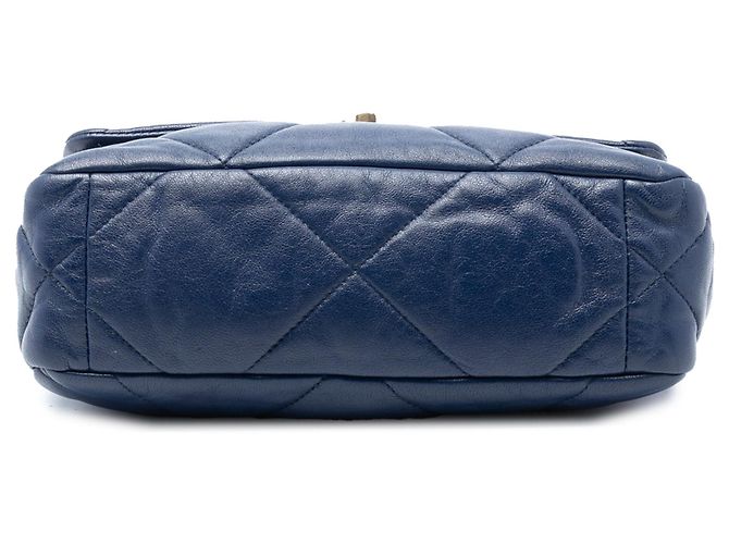Borsa Chanel 19 Flap Medium in pelle di agnello blu - vista 3