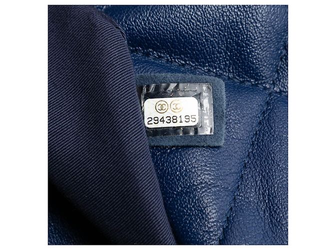Borsa Chanel 19 Flap Medium in pelle di agnello blu - vista 5