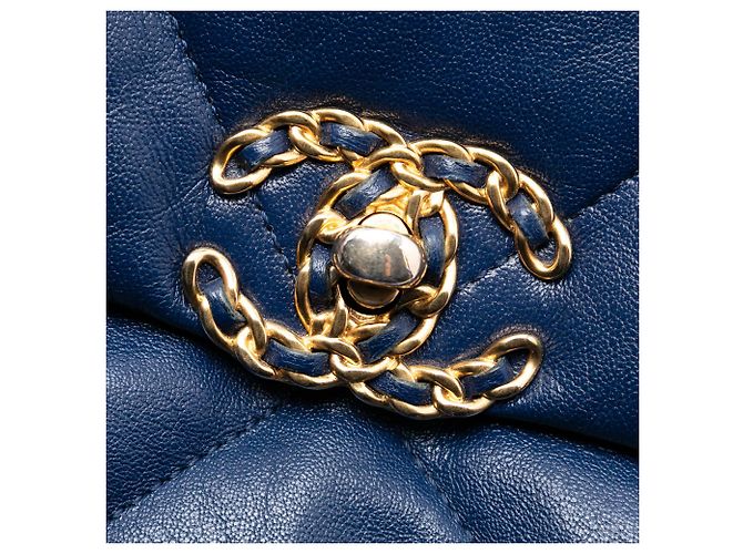 Borsa Chanel 19 Flap Medium in pelle di agnello blu - vista 6