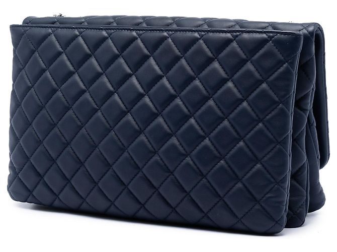 Chanel Maxi CC gesteppte Lammleder Schultertasche in Blau mit 3 Fächern und Klappe - Ansicht 2
