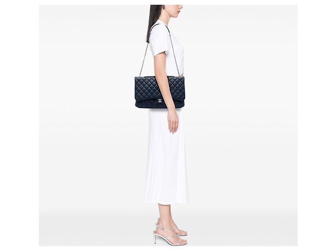 Chanel Maxi CC gesteppte Lammleder Schultertasche in Blau mit 3 Fächern und Klappe - Ansicht 5
