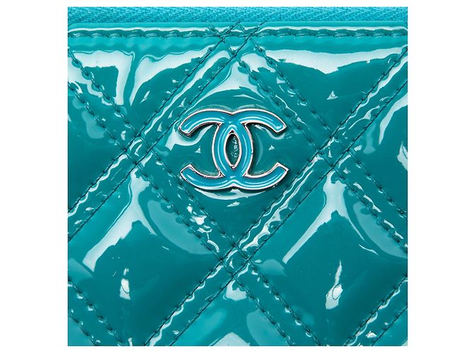 Clutch Chanel Medium Quilted Patent O Case Blu - vista 5