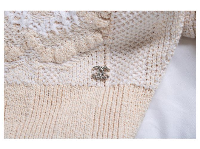 Chanel, Strickpullover mit Kamelie in lachsfarben Orange - Ansicht 8