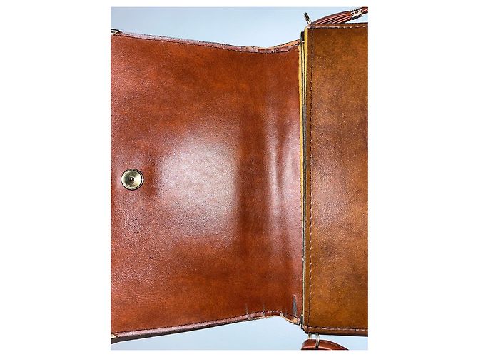 Bolso de mano Christian Dior en cuero grabado cocodrilo con correa Castaño Caramelo - vista 8