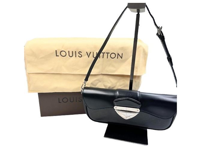Louis Vuitton Epi Pochette Montaigne in Noir Nero - vista 15