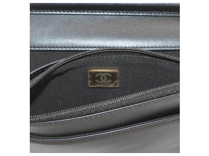 Portafoglio con catena Chanel Boy in vitello granulato nero - vista 9