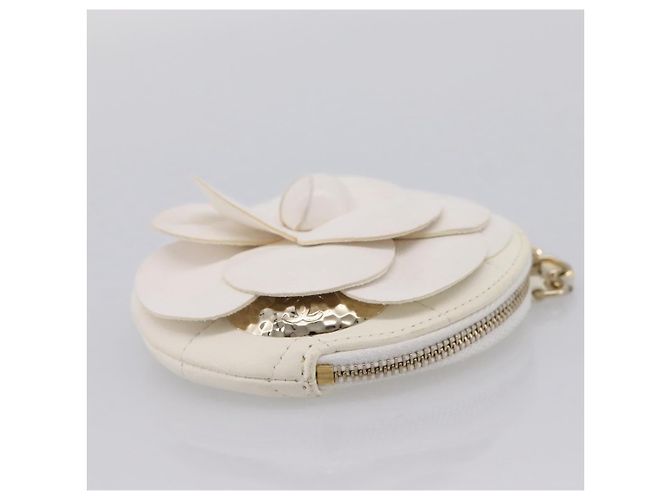 Clutch Rotonda Chanel Camellia con Catena in Pelle d'Agnello Bianco - vista 4