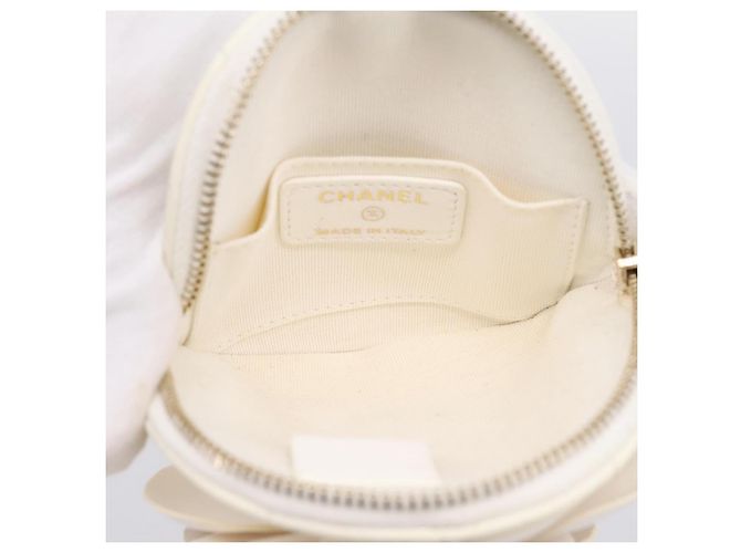 Clutch Rotonda Chanel Camellia con Catena in Pelle d'Agnello Bianco - vista 5
