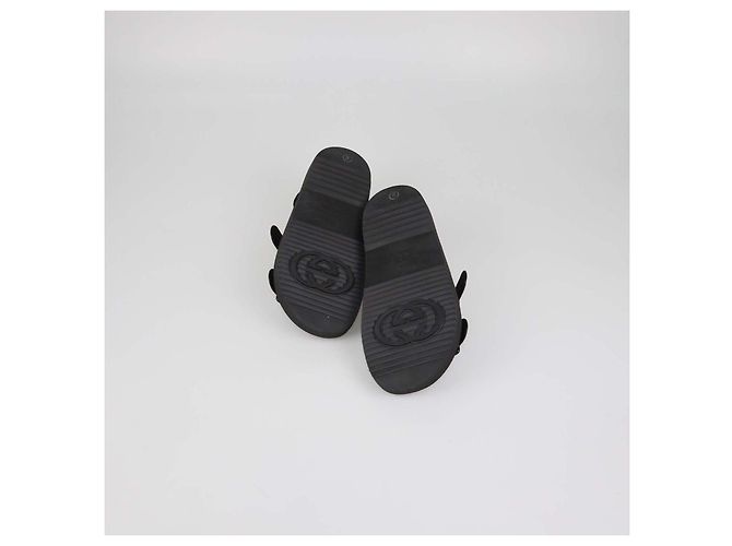 Sandali bassi Gucci in gomma nera Double G Nero - vista 6