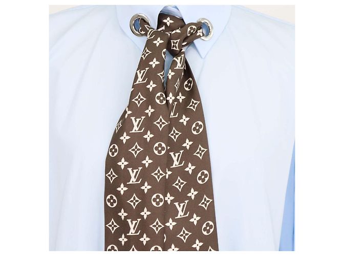 Camisa Louis Vuitton de manga comprida em popeline de algodão azul claro com detalhe de lenço de seda - vista 4