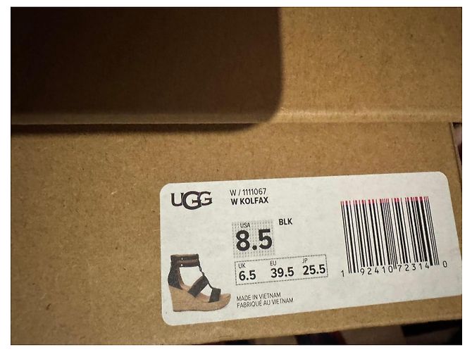 Sandali con zeppa UGG Kolfax in camoscio nero - vista 4