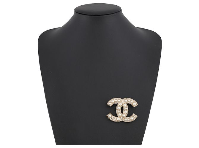 Spilla in perle finte Chanel - vista 4