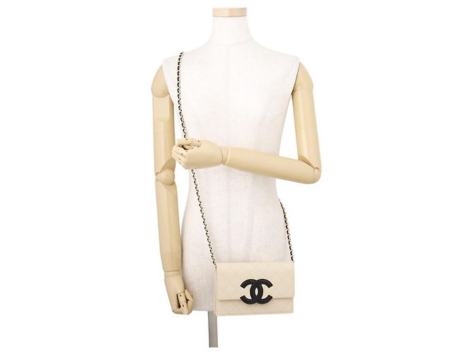 Carteira de corrente Chanel em couro de bezerro granulado Preto Bege - vista 4