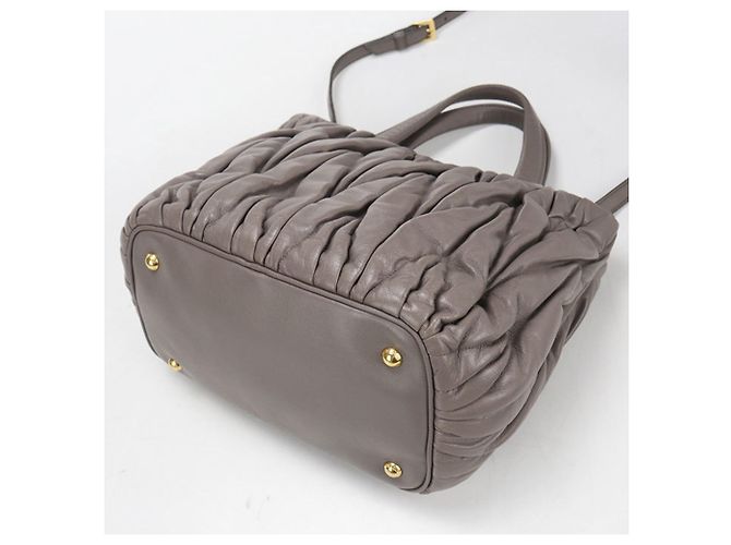 Miu Miu Tote Bag aus grauem Leder Braun - Ansicht 2