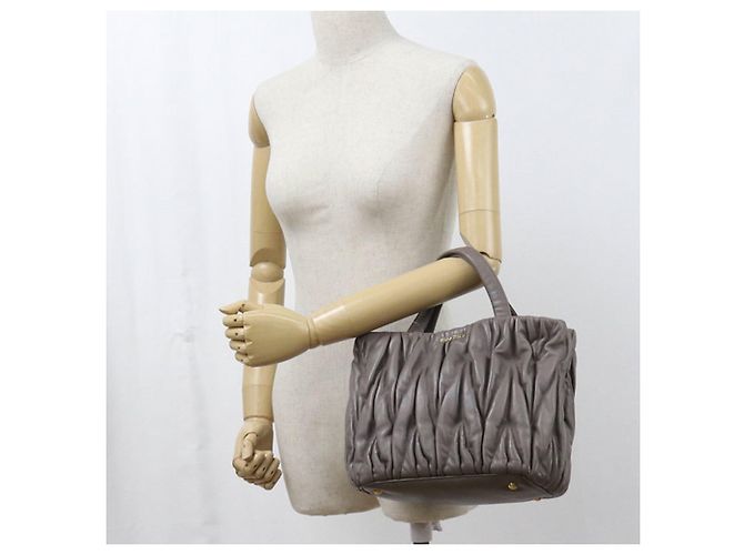 Miu Miu Tote Bag aus grauem Leder Braun - Ansicht 7