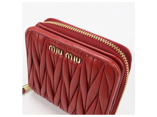 Portafoglio bi-fold Miu Miu in rosso - vista 8