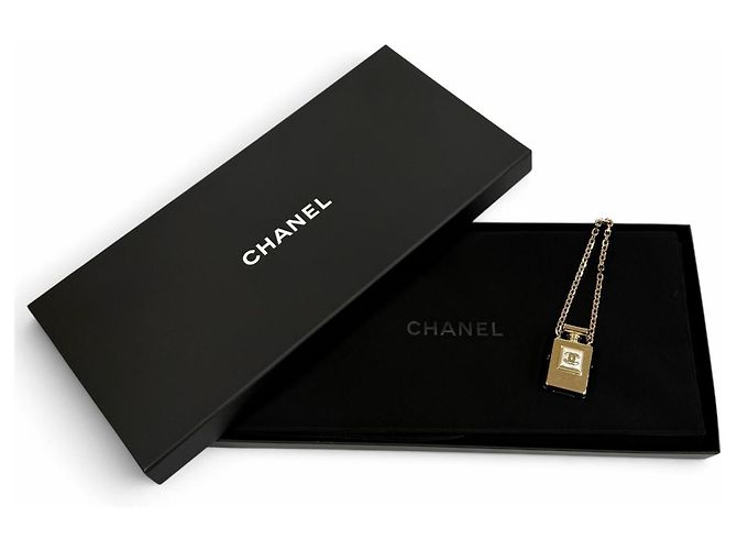 Chanel B22S Coco Mark Parfümflaschen-Locket-Anhänger Halskette Weiß Golden - Ansicht 2