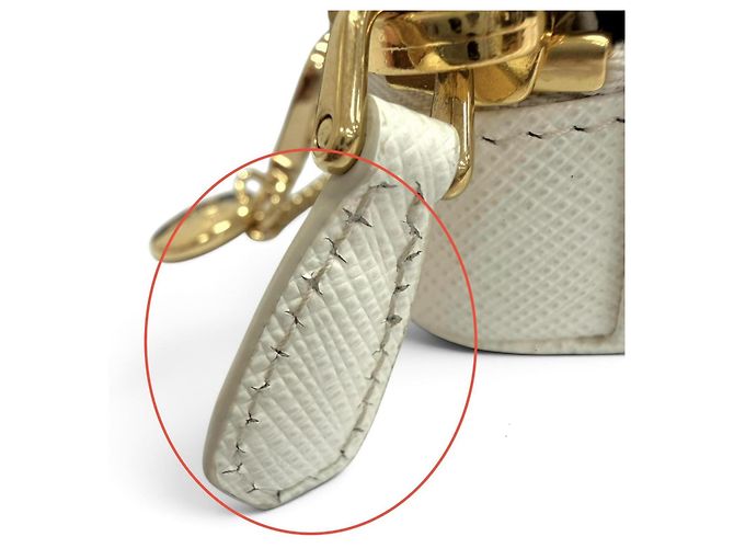 Saffiano Prada Mini-Tasche mit Kettenriemen Weiß - Ansicht 15