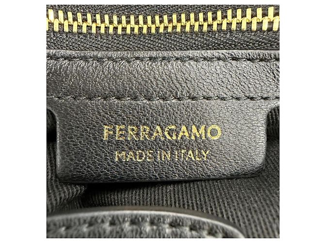 Borsa Salvatore Ferragamo Gancini Soft Bag Nero - vista 12