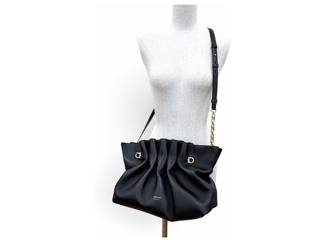 Borsa Salvatore Ferragamo Gancini Soft Bag Nero - vista 3