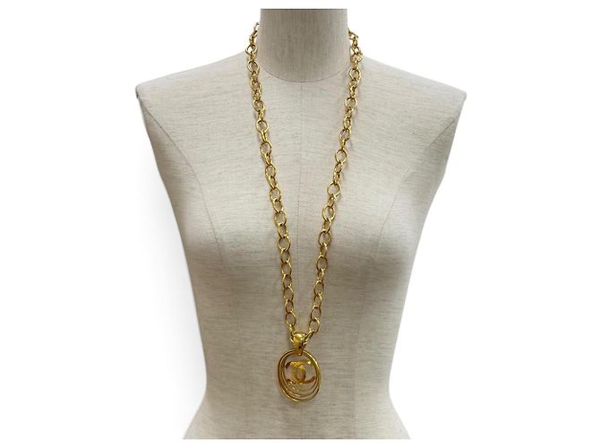 Collana a catena dorata Chanel Vintage 95P Coco Mark D'oro - vista 2