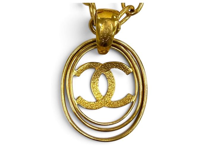 Collana a catena dorata Chanel Vintage 95P Coco Mark D'oro - vista 3