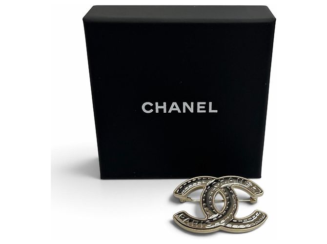 Broche Chanel Coco Mark Logo Stitch Plata Dorado - vista 2