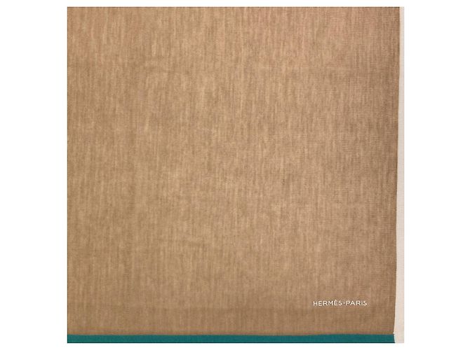 Hermès Pañuelo Hermes Carre 120 Beige - vista 3