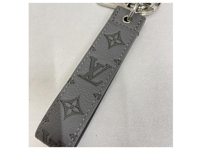 Portachiavi Dragonne Monogram Shadow Louis Vuitton - vista 4