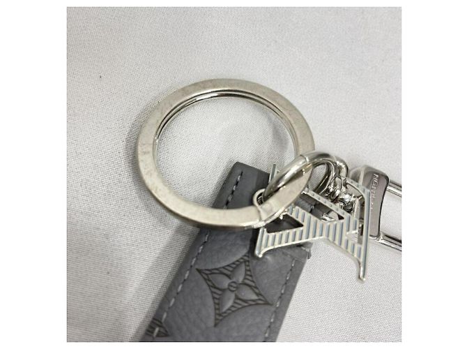 Portachiavi Dragonne Monogram Shadow Louis Vuitton - vista 6