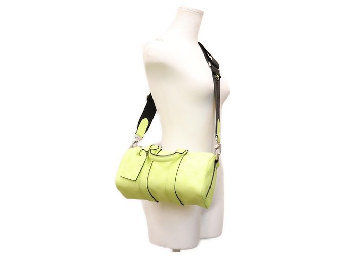 Borsa a tracolla Louis Vuitton Taigarama Keepall Bandoulière 25 Giallo - vista 13