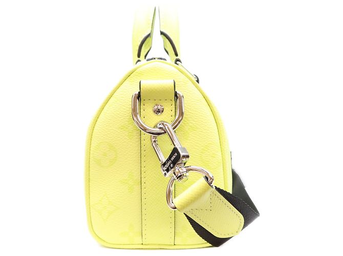 Borsa a tracolla Louis Vuitton Taigarama Keepall Bandoulière 25 Giallo - vista 2