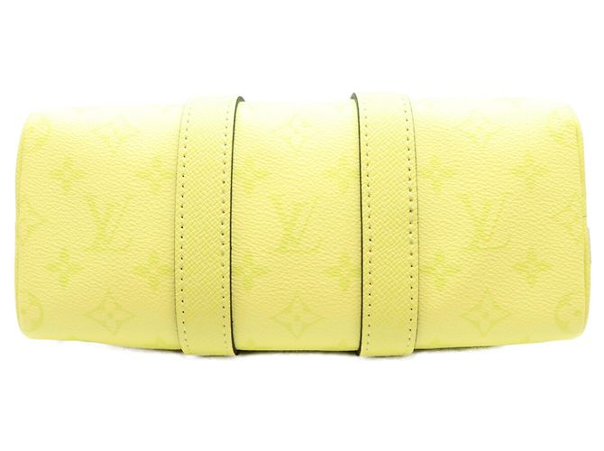Borsa a tracolla Louis Vuitton Taigarama Keepall Bandoulière 25 Giallo - vista 5