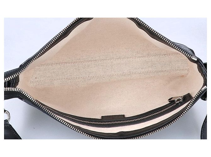 Borsa a tracolla media goffrata GUCCI 696009 Nero - vista 6