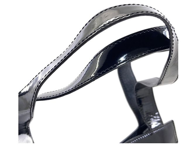 Chanel Camellia perforierte Handtasche Schwarz - Ansicht 16