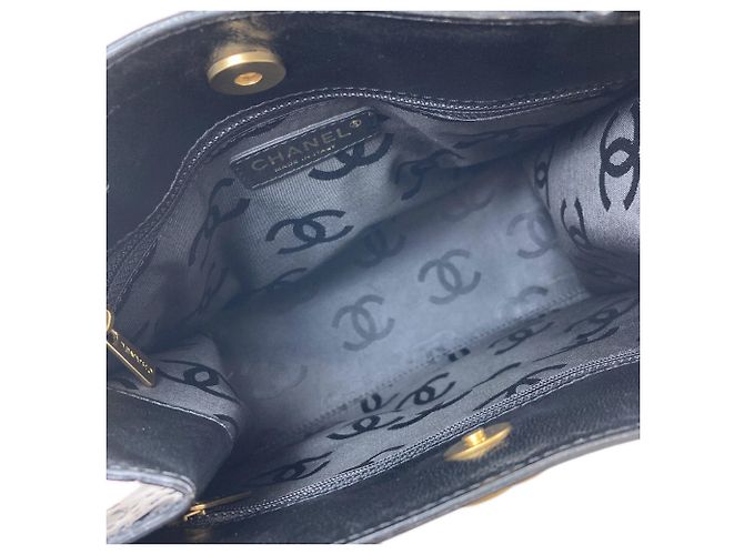 Chanel Camellia perforierte Handtasche Schwarz - Ansicht 5