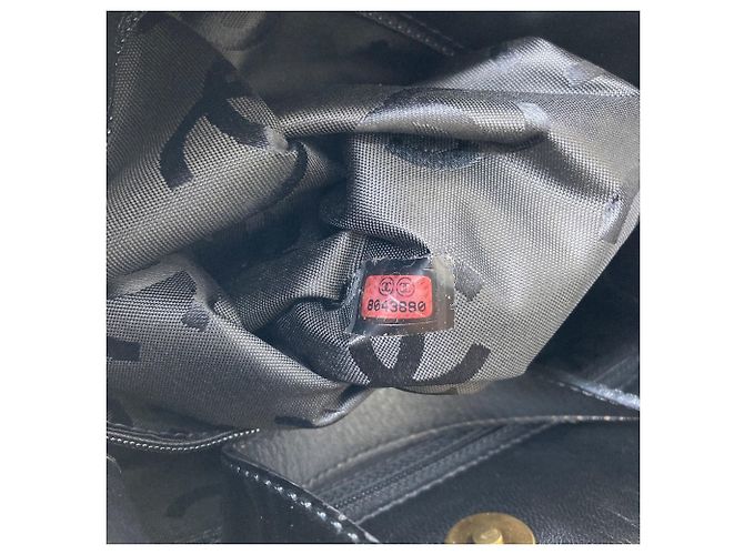 Chanel Camellia perforierte Handtasche Schwarz - Ansicht 7